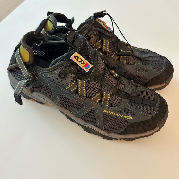 Men’s Salomon Black and Yellow Trail Shoes, Size 10